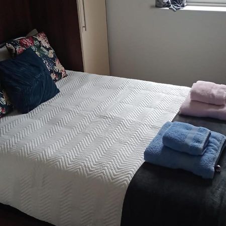 לונדון Notting Hill Next Door Bedroom In The Share Flat מראה חיצוני תמונה