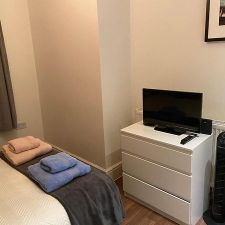 לונדון Notting Hill Next Door Bedroom In The Share Flat מראה חיצוני תמונה