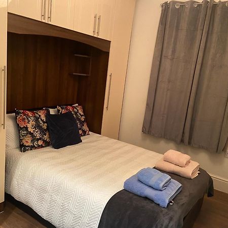 לונדון Notting Hill Next Door Bedroom In The Share Flat מראה חיצוני תמונה