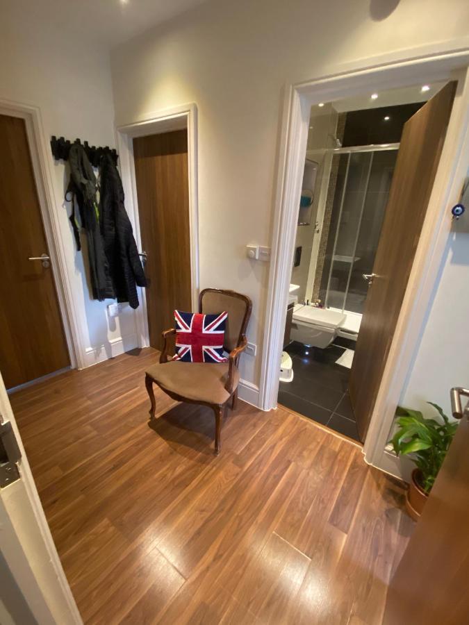 לונדון Notting Hill Next Door Bedroom In The Share Flat מראה חיצוני תמונה