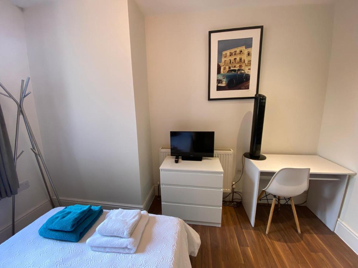 לונדון Notting Hill Next Door Bedroom In The Share Flat מראה חיצוני תמונה