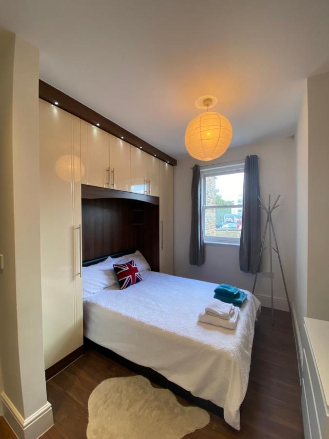 לונדון Notting Hill Next Door Bedroom In The Share Flat מראה חיצוני תמונה