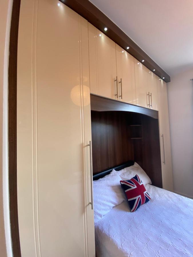 לונדון Notting Hill Next Door Bedroom In The Share Flat מראה חיצוני תמונה