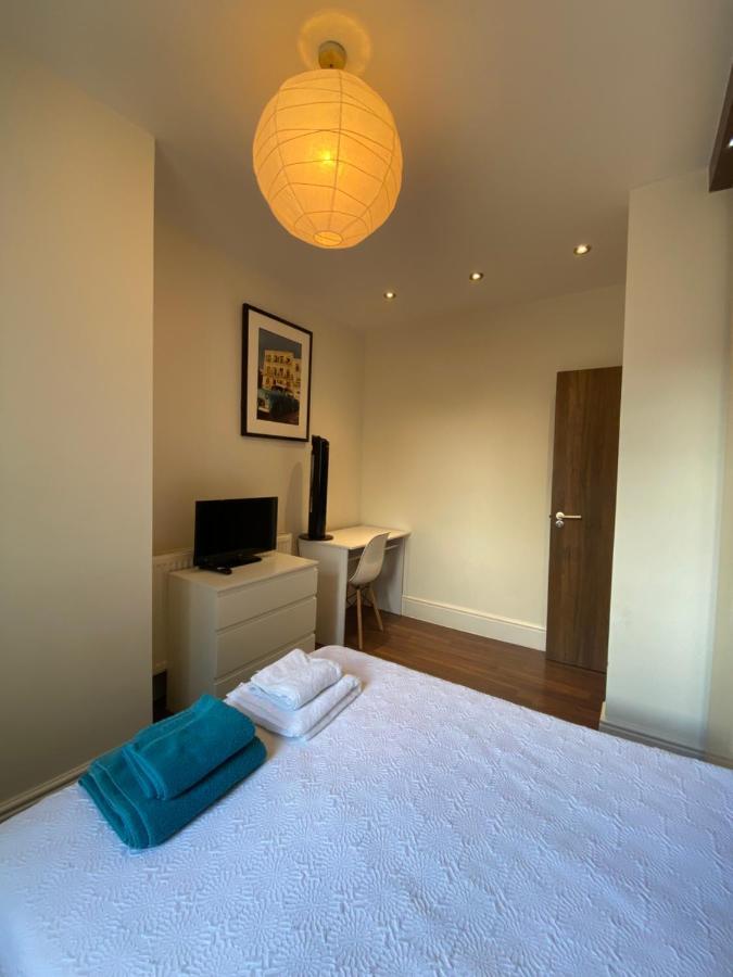 לונדון Notting Hill Next Door Bedroom In The Share Flat מראה חיצוני תמונה