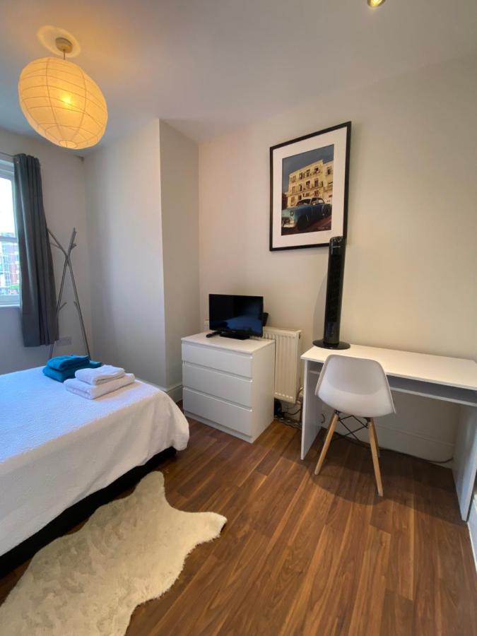 לונדון Notting Hill Next Door Bedroom In The Share Flat מראה חיצוני תמונה