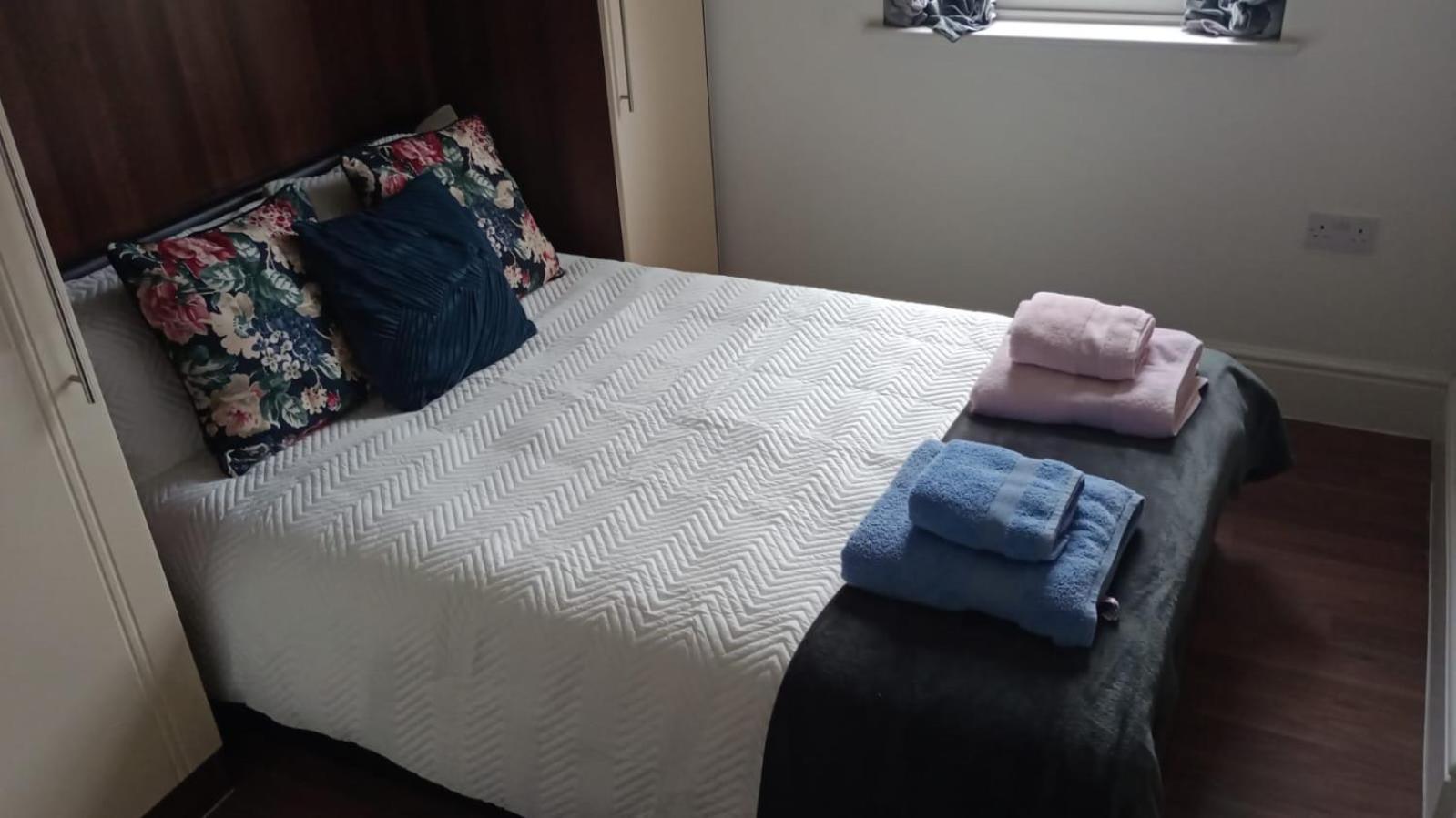 לונדון Notting Hill Next Door Bedroom In The Share Flat מראה חיצוני תמונה