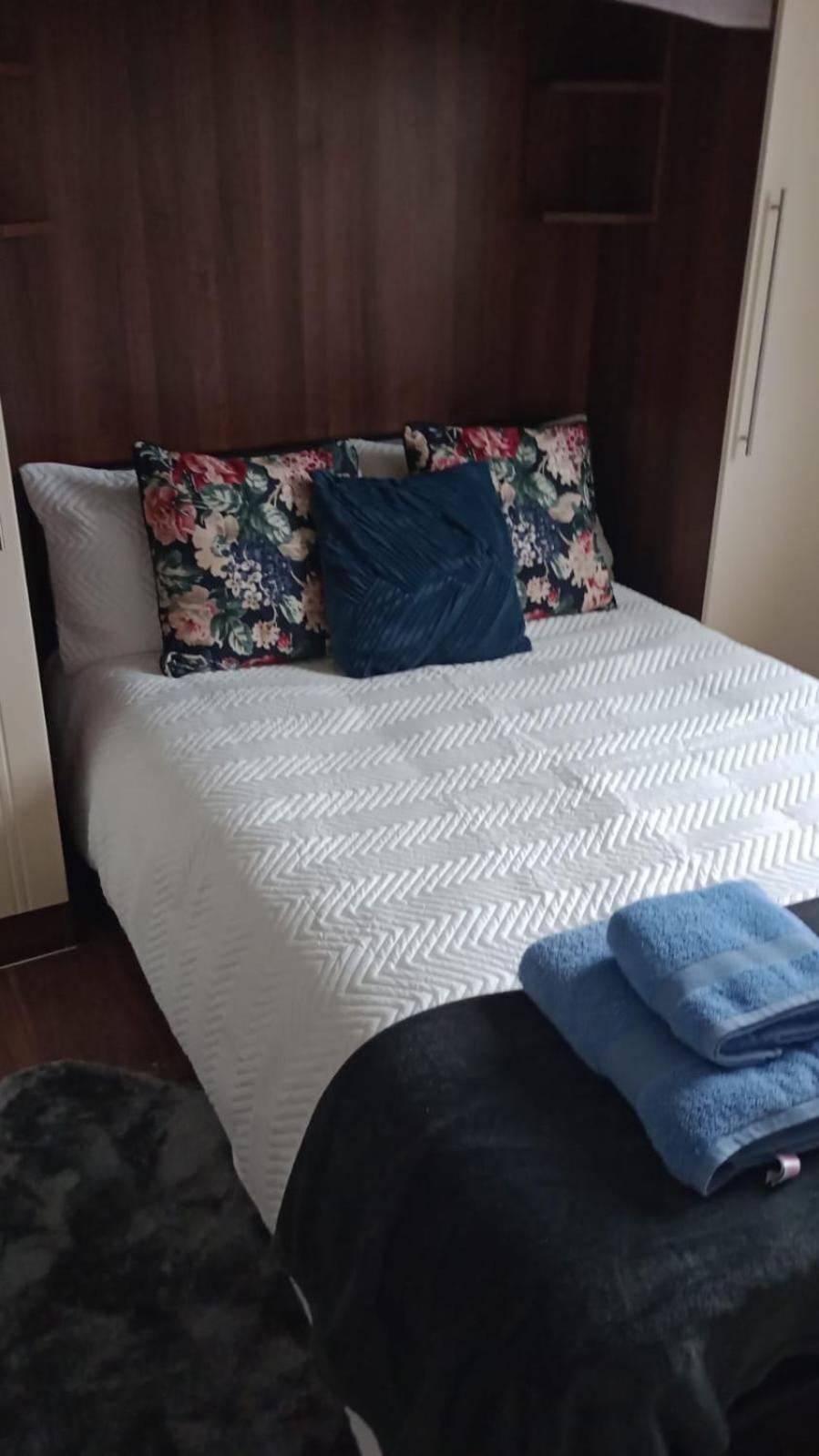 לונדון Notting Hill Next Door Bedroom In The Share Flat מראה חיצוני תמונה