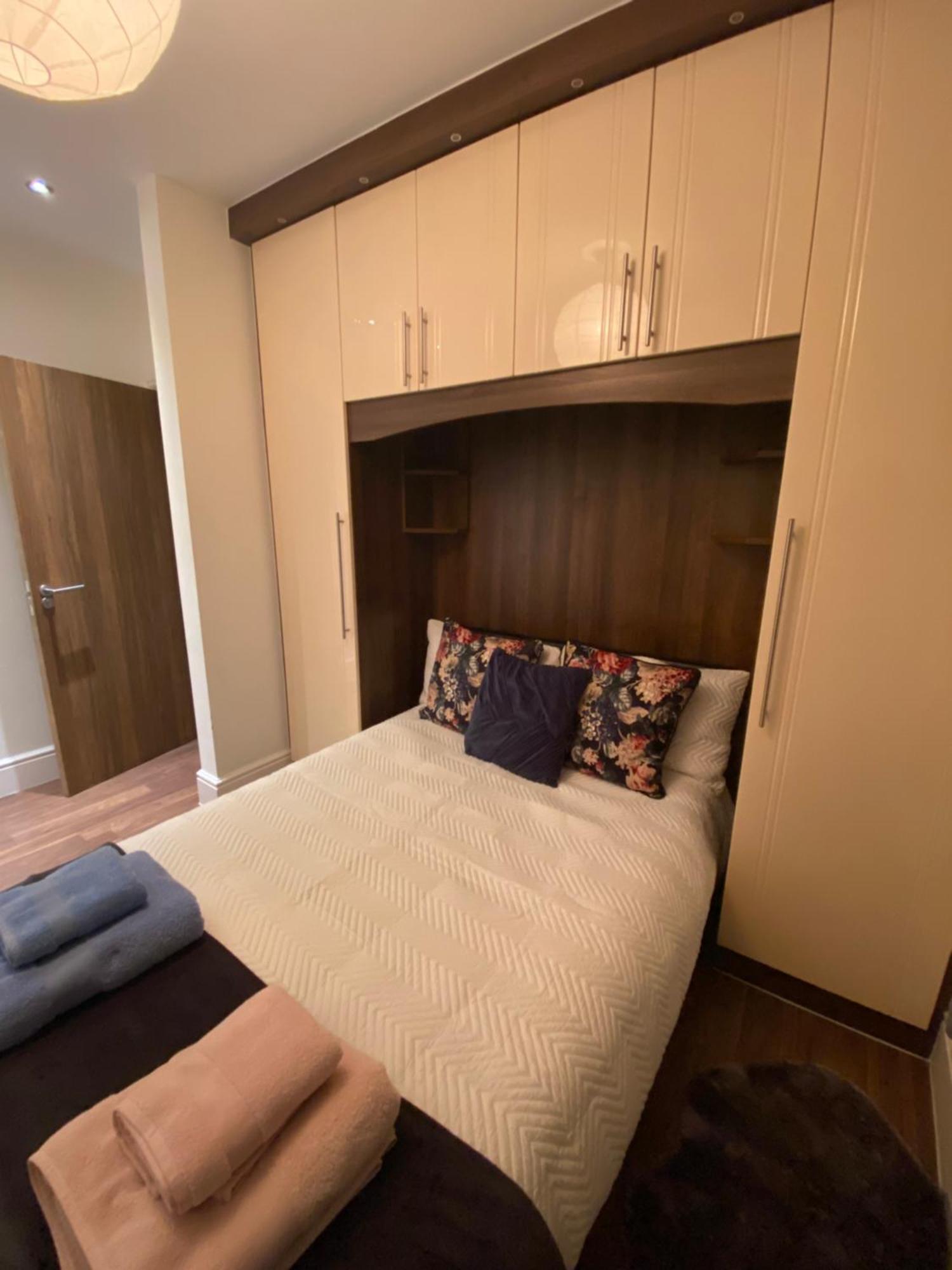 לונדון Notting Hill Next Door Bedroom In The Share Flat מראה חיצוני תמונה