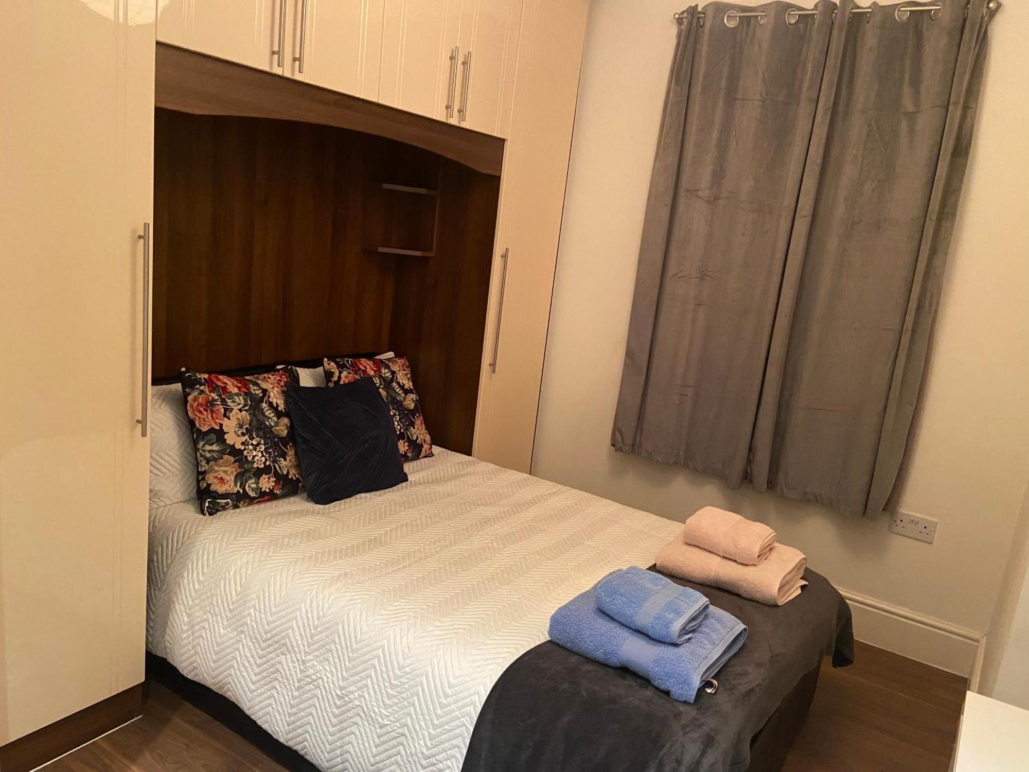 לונדון Notting Hill Next Door Bedroom In The Share Flat מראה חיצוני תמונה